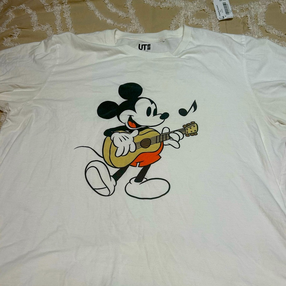 Uniqlo Mickey Mouse tshirt  size XL